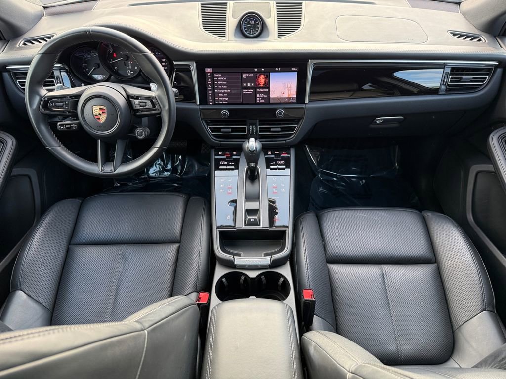 Used 2023 Porsche Macan Turbo AWD/4WD image 10