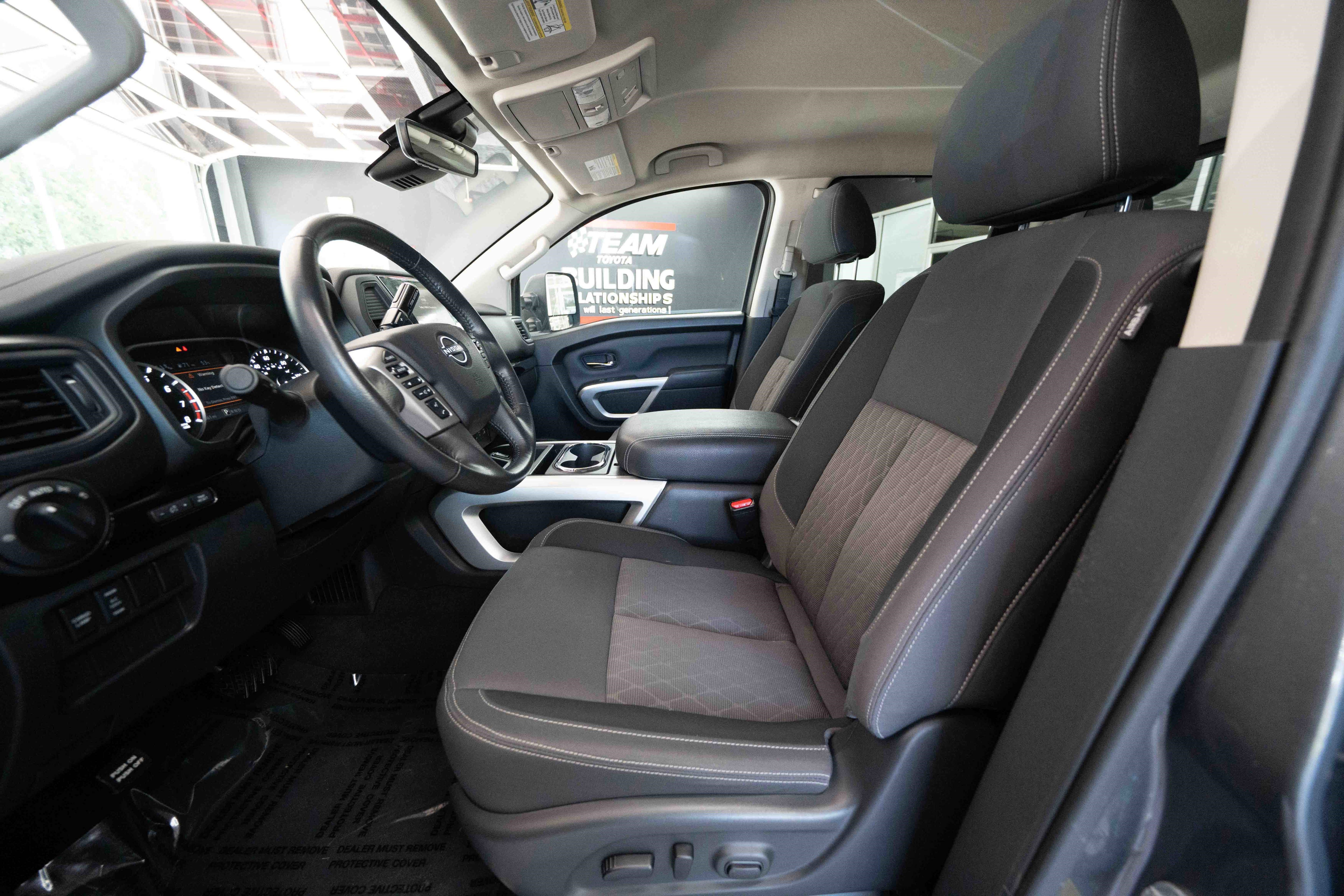 Used 2024 Nissan Titan SV w/ SV Convenience Package AWD/4WD image 9