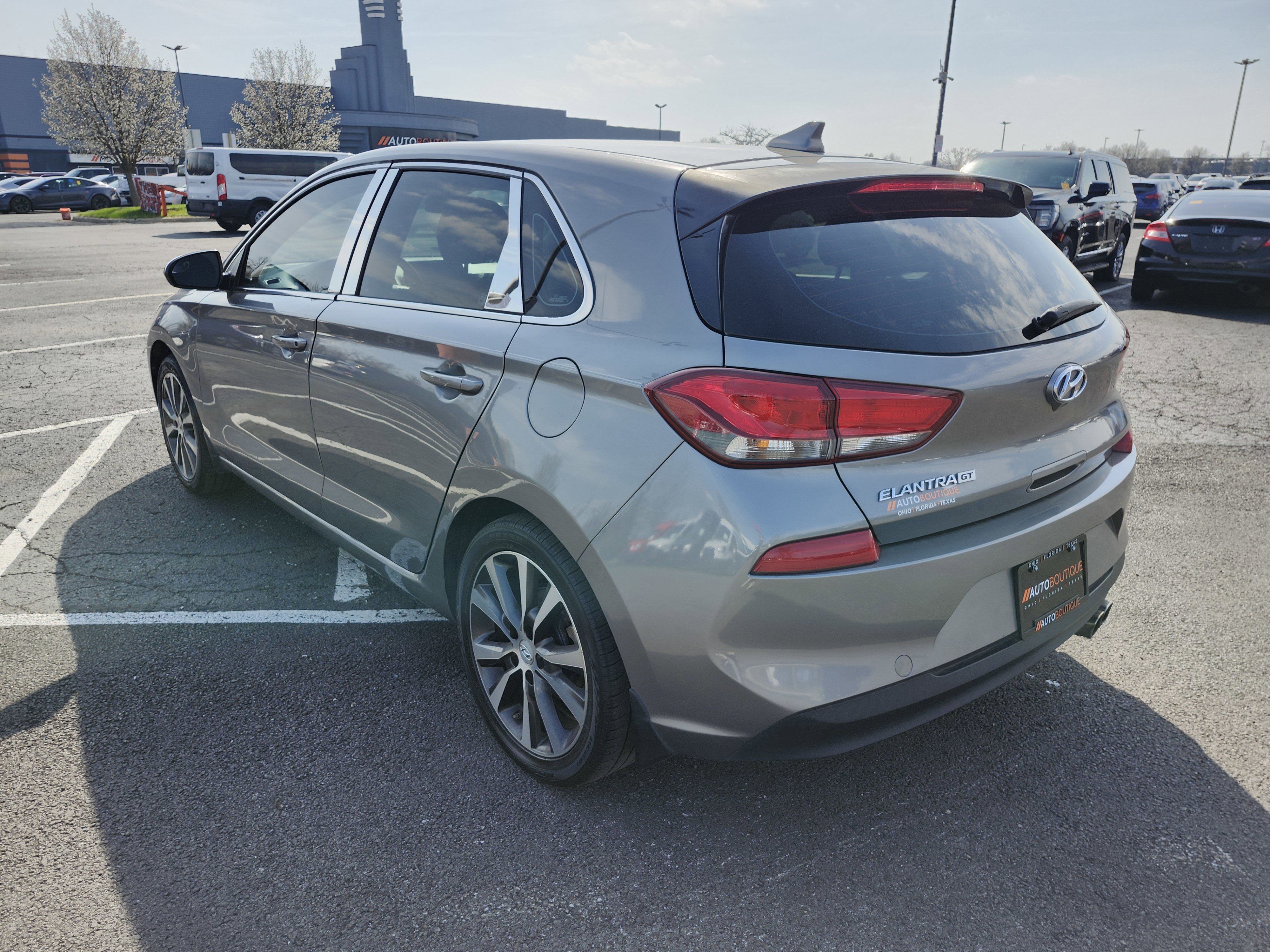 Used 2020 Hyundai Elantra GT FWD image 7