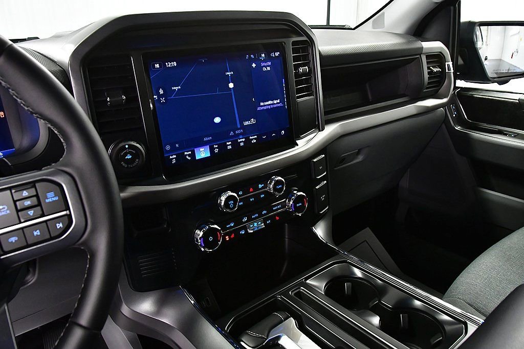 Used 2025 Ford F150 Lightning XLT image 25