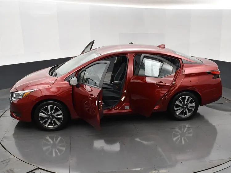 Used 2025 Nissan Versa SV FWD image 7