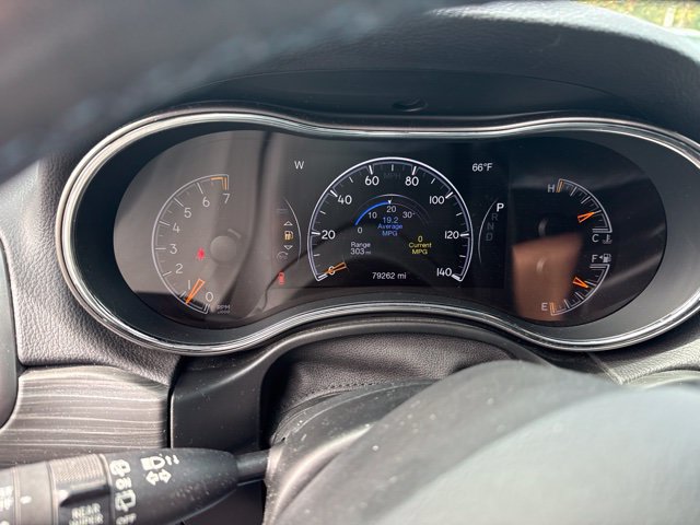 Used 2019 Jeep Grand Cherokee Laredo AWD/4WD image 9
