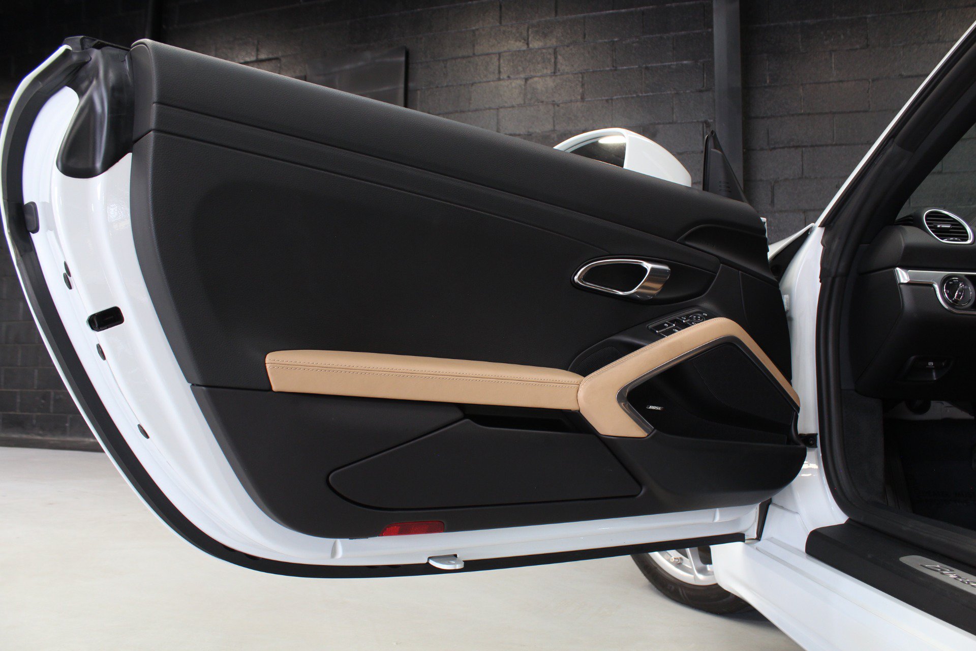 Used 2021 Porsche 718 Boxster w/ Premium Package RWD image 46