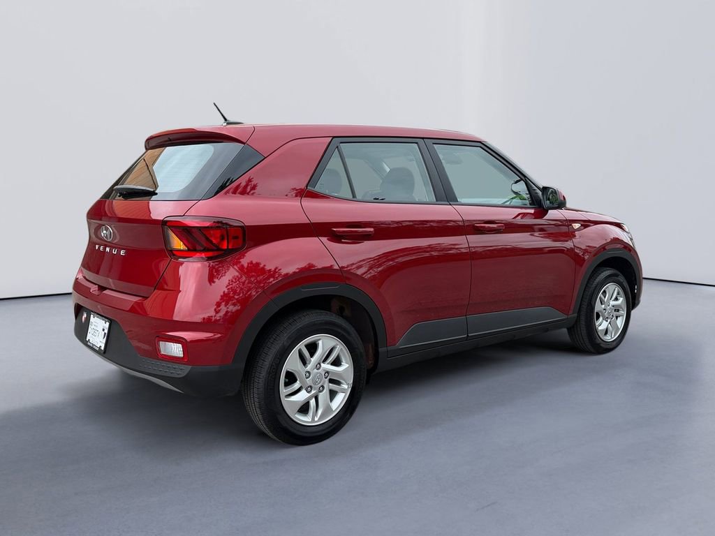 Used 2026 Hyundai Venue SE FWD image 3