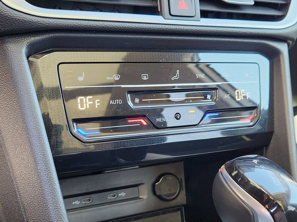 Used 2025 Volkswagen Taos SE image 10