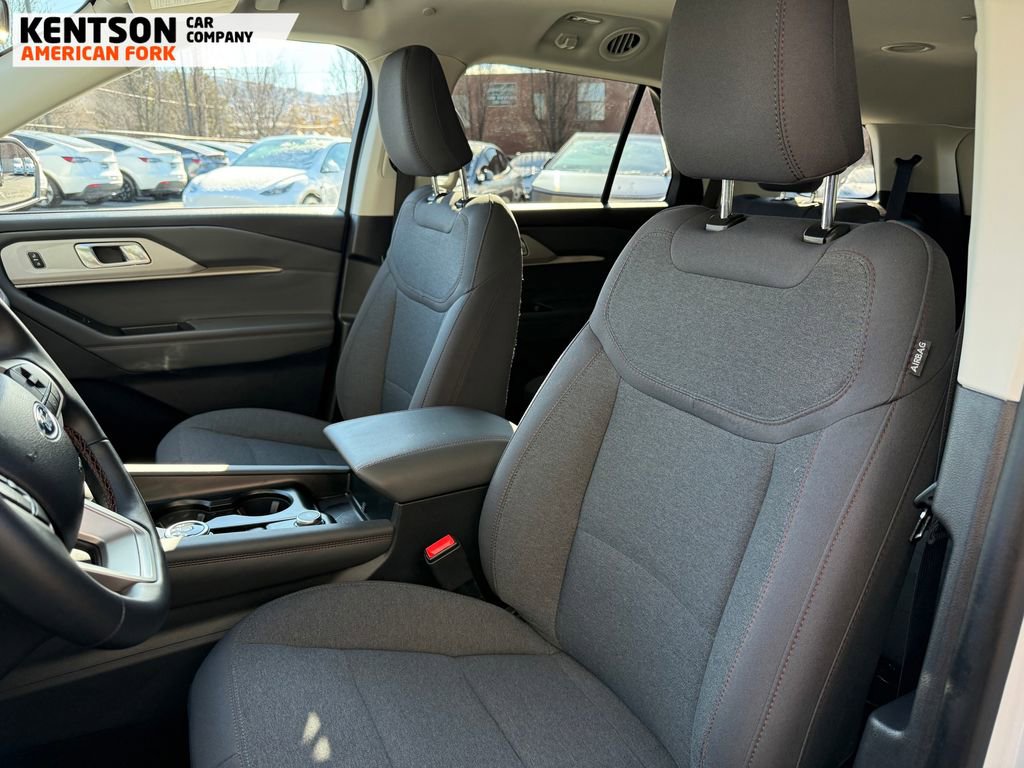 Used 2025 Ford Explorer Active image 28