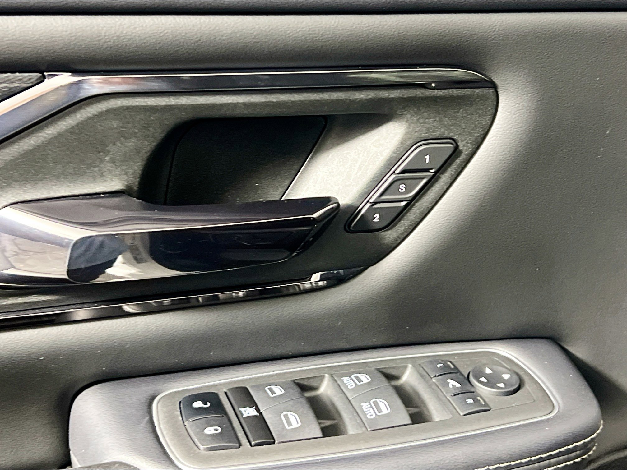 Used 2024 RAM 1500 Limited w/ Body Color Bumper Group image 16