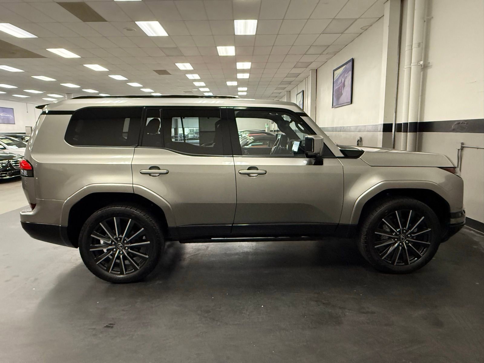 Used 2024 Lexus GX 550 w/ Accessory Package (2T) image 13