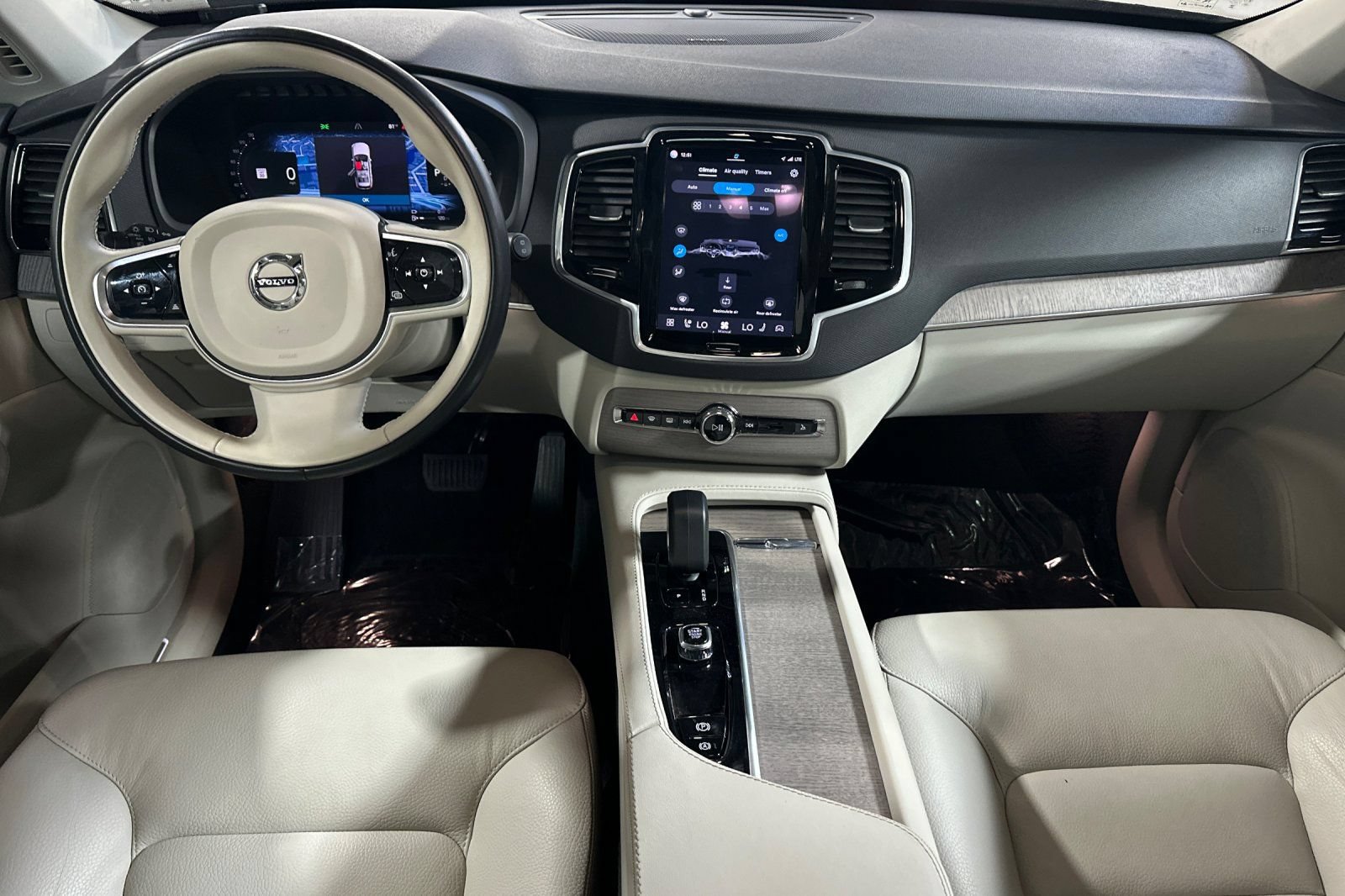 Certified 2024 Volvo XC90 T8 Plus w/ Protection Package Premier AWD/4WD image 3