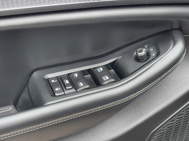 Used 2023 Jeep Grand Cherokee Altitude AWD/4WD image 17
