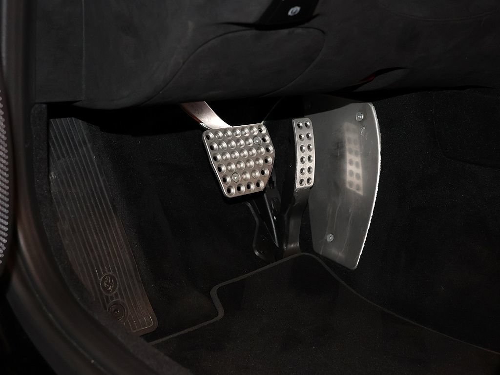 Certified 2025 Ferrari Roma Spider RWD image 93