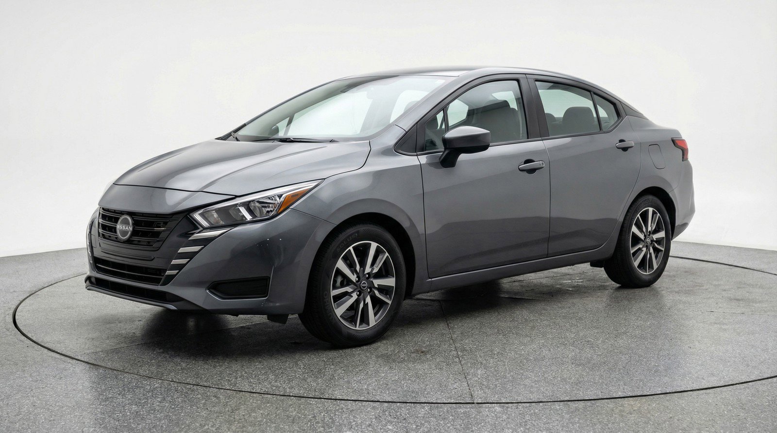 Used 2025 Nissan Versa SV image 3