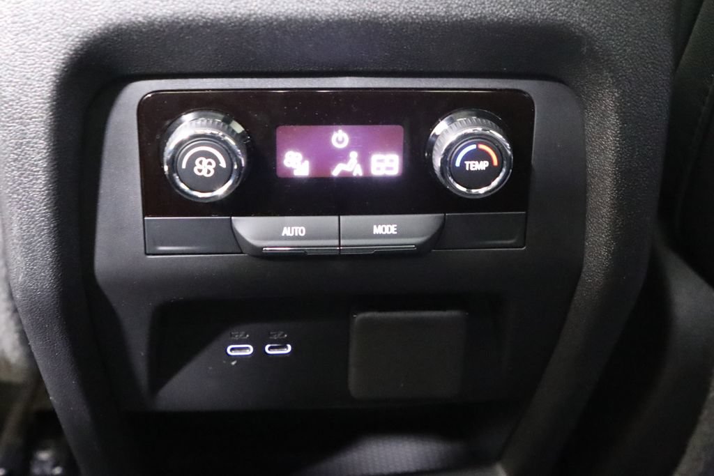 Used 2024 Chevrolet Traverse Z71 w/ Enhanced Driving Package AWD/4WD image 8