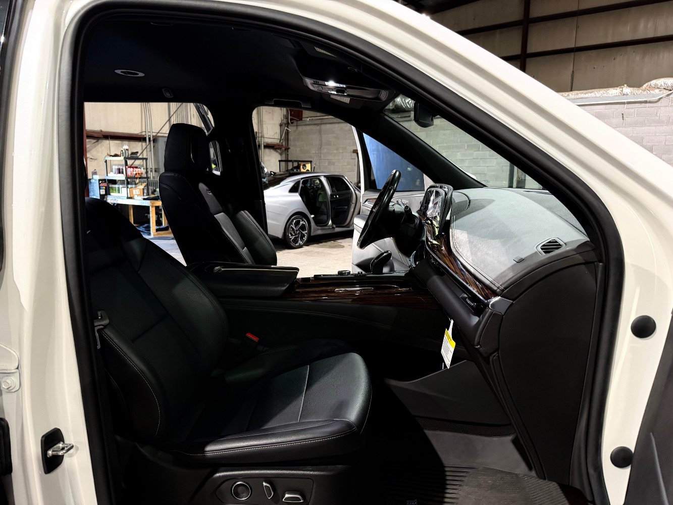 Used 2022 Cadillac Escalade Luxury AWD/4WD image 26