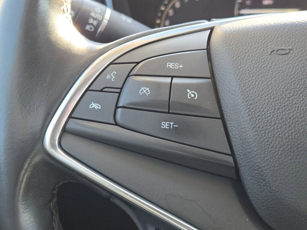 Used 2018 Cadillac XT5 Luxury w/ Driver Awareness Package image 33