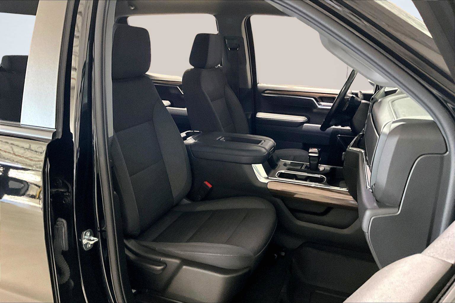 Used 2022 Chevrolet Silverado 1500 LT w/ Protection Package image 9