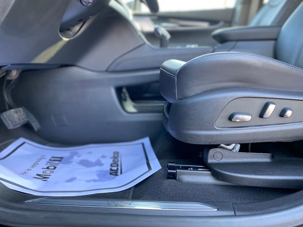 Used 2025 Cadillac XT5 Premium Luxury image 21