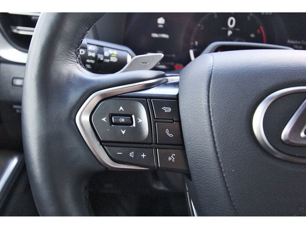 Used 2025 Lexus GX 550 w/ Accessory Package (2T) AWD/4WD image 16