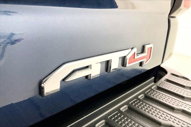 Used 2022 GMC Sierra 2500 AT4 w/ AT4 Preferred Package image 7