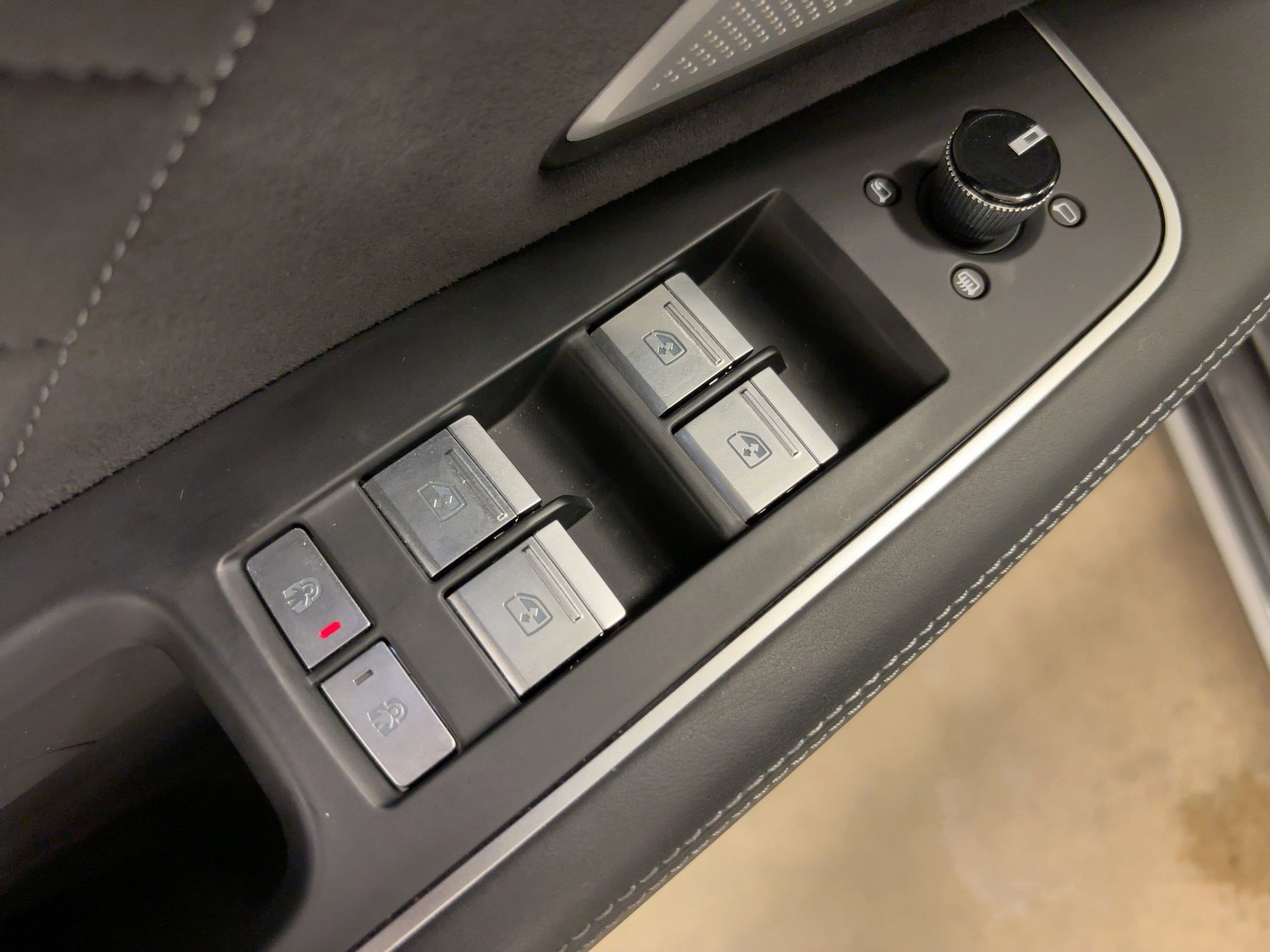Used 2024 Audi S8 w/ S8 Comfort Plus Package image 11