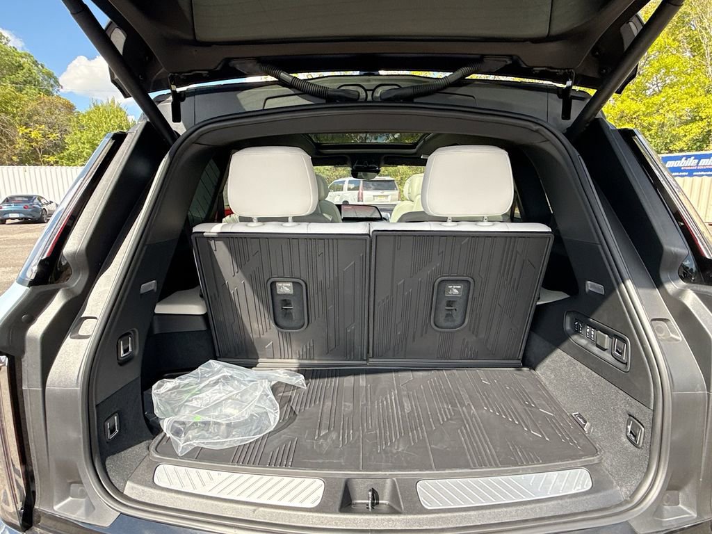 New 2026 Cadillac Vistiq Sport w/ LPO, Floor Liner Package image 27