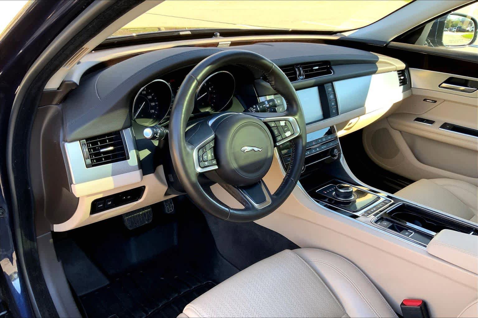 Used 2018 Jaguar XF Prestige AWD/4WD image 18