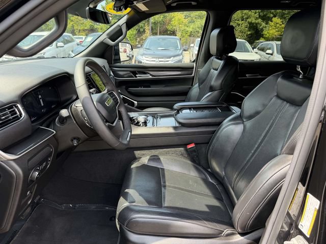 Used 2022 Jeep Wagoneer Series I AWD/4WD image 16