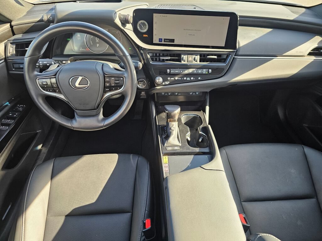 Used 2025 Lexus ES 300h w/ Premium Package FWD image 22
