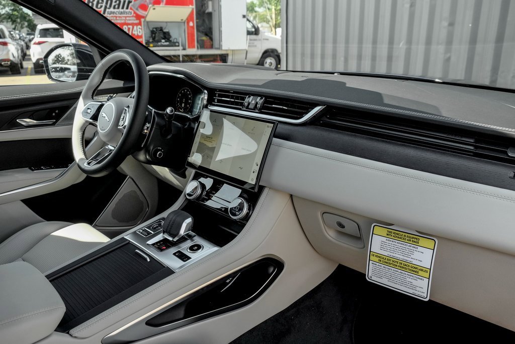 New 2026 Jaguar F-PACE R-Dynamic S image 22