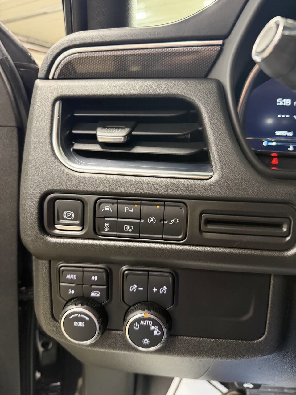 Used 2022 Chevrolet Tahoe RST w/ Sport Performance Package image 16