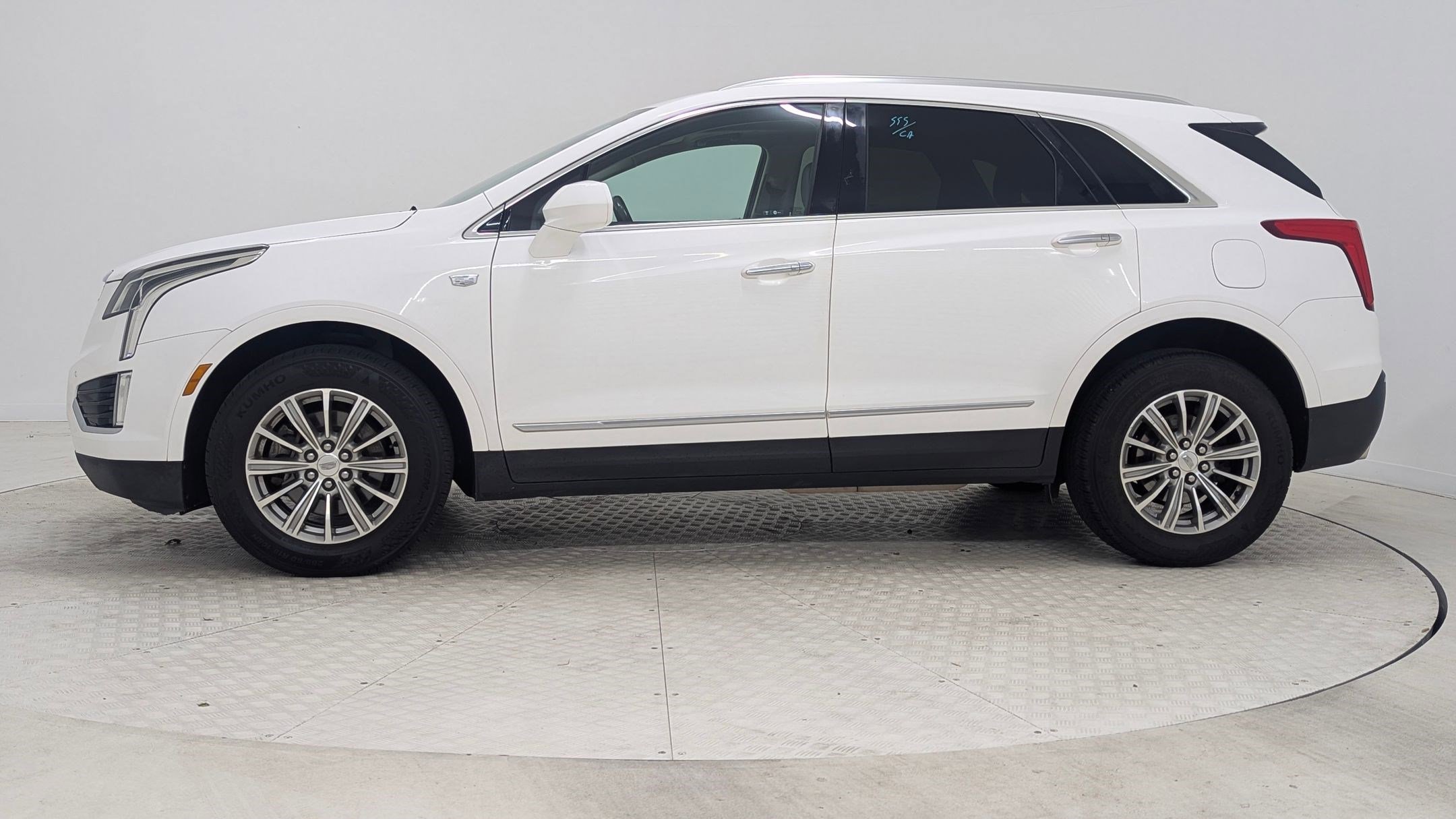 Used 2017 Cadillac XT5 Luxury w/ Driver Awareness Package image 2