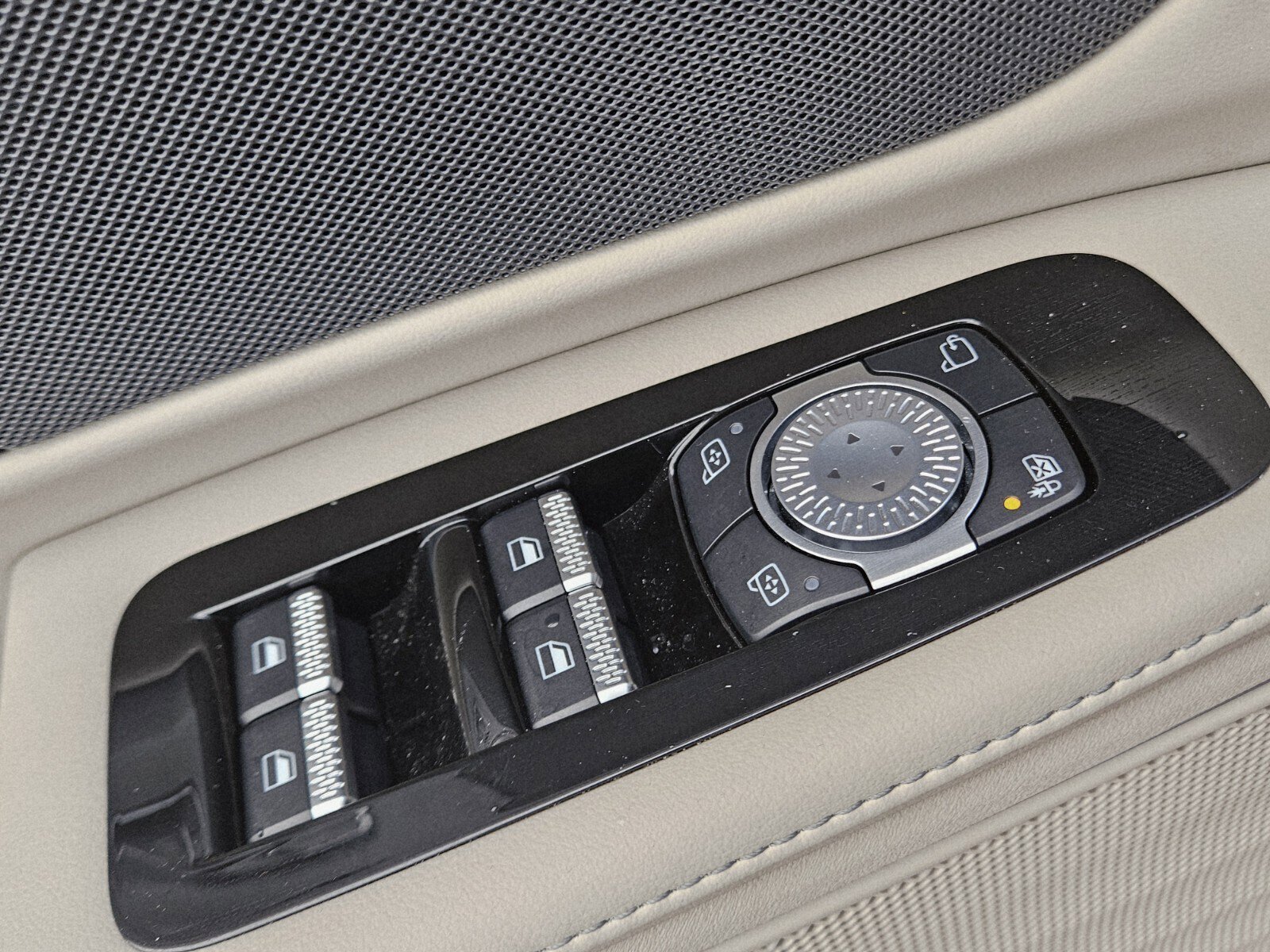 Used 2024 Lincoln Nautilus Premier image 34
