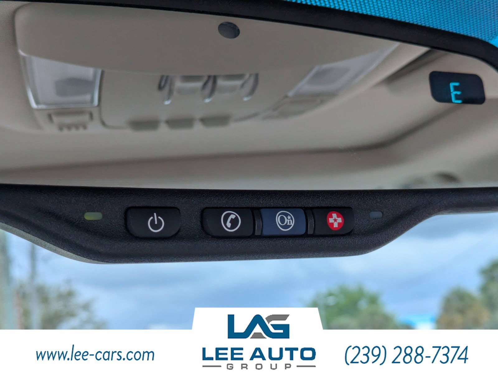 Used 2010 Cadillac DTS Luxury image 24