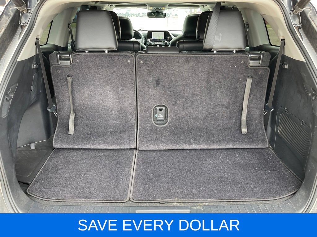 Used 2023 Toyota Highlander XLE FWD image 6