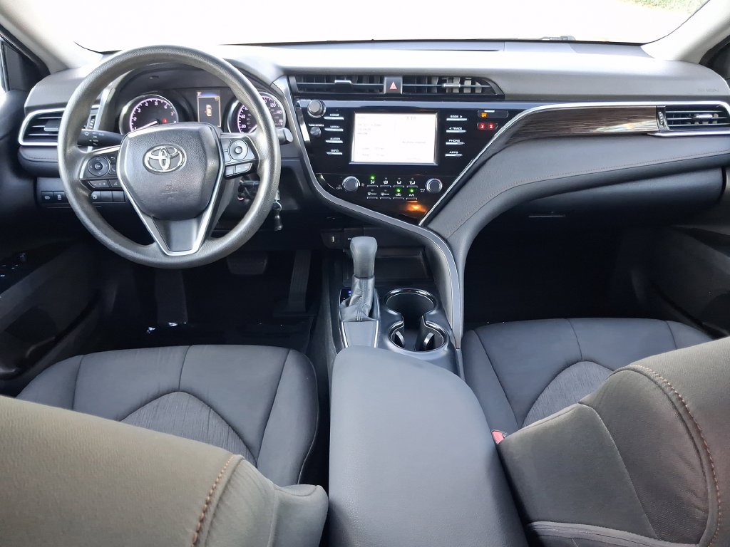 Used 2018 Toyota Camry LE FWD image 14