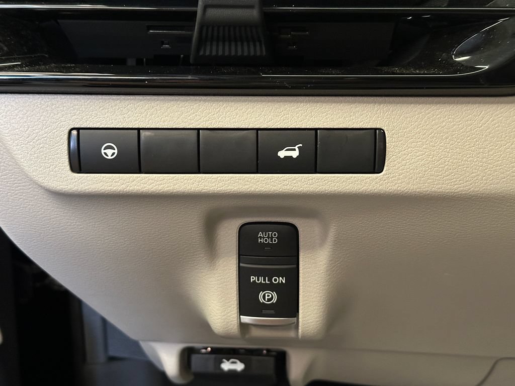 Used 2025 Nissan Murano SV AWD/4WD image 18