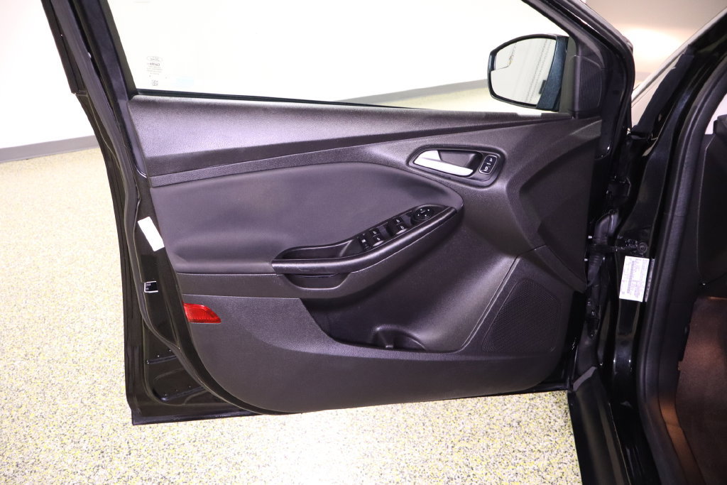 Used 2015 Ford Focus SE FWD image 32