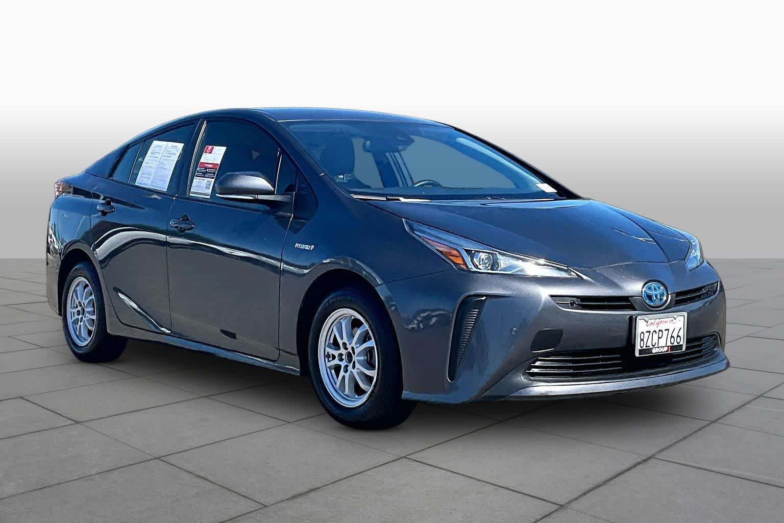 Used 2021 Toyota Prius LE FWD image 2