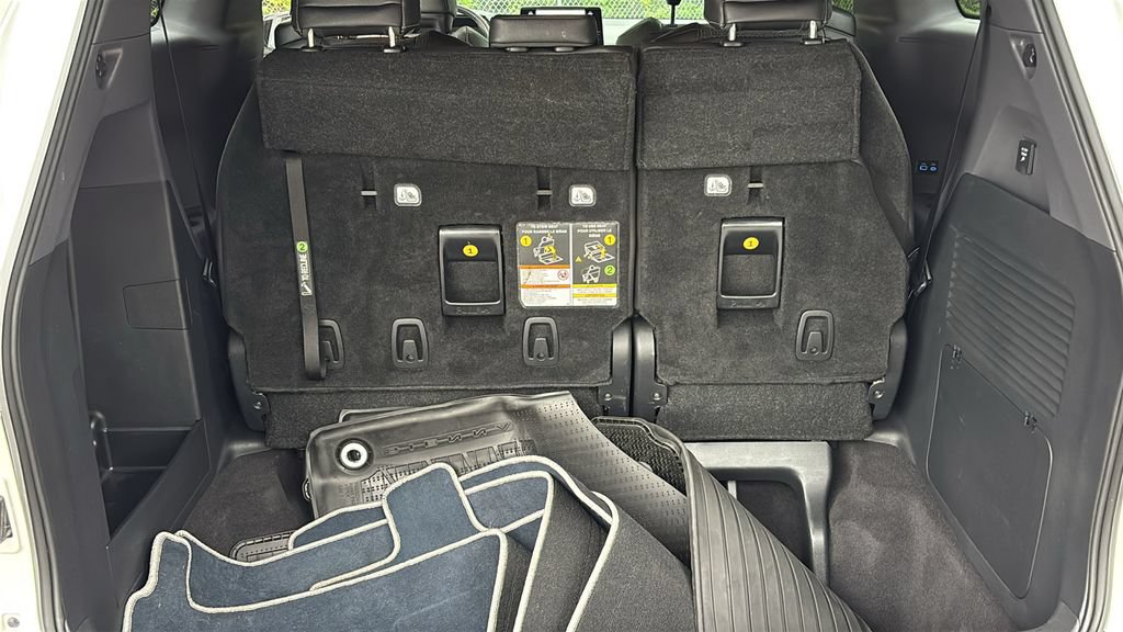 Used 2023 Toyota Sienna XSE AWD/4WD image 35