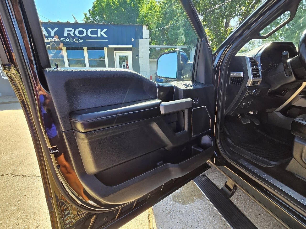 Used 2018 Ford F150 Platinum w/ Equipment Group 701A Luxury AWD/4WD image 12