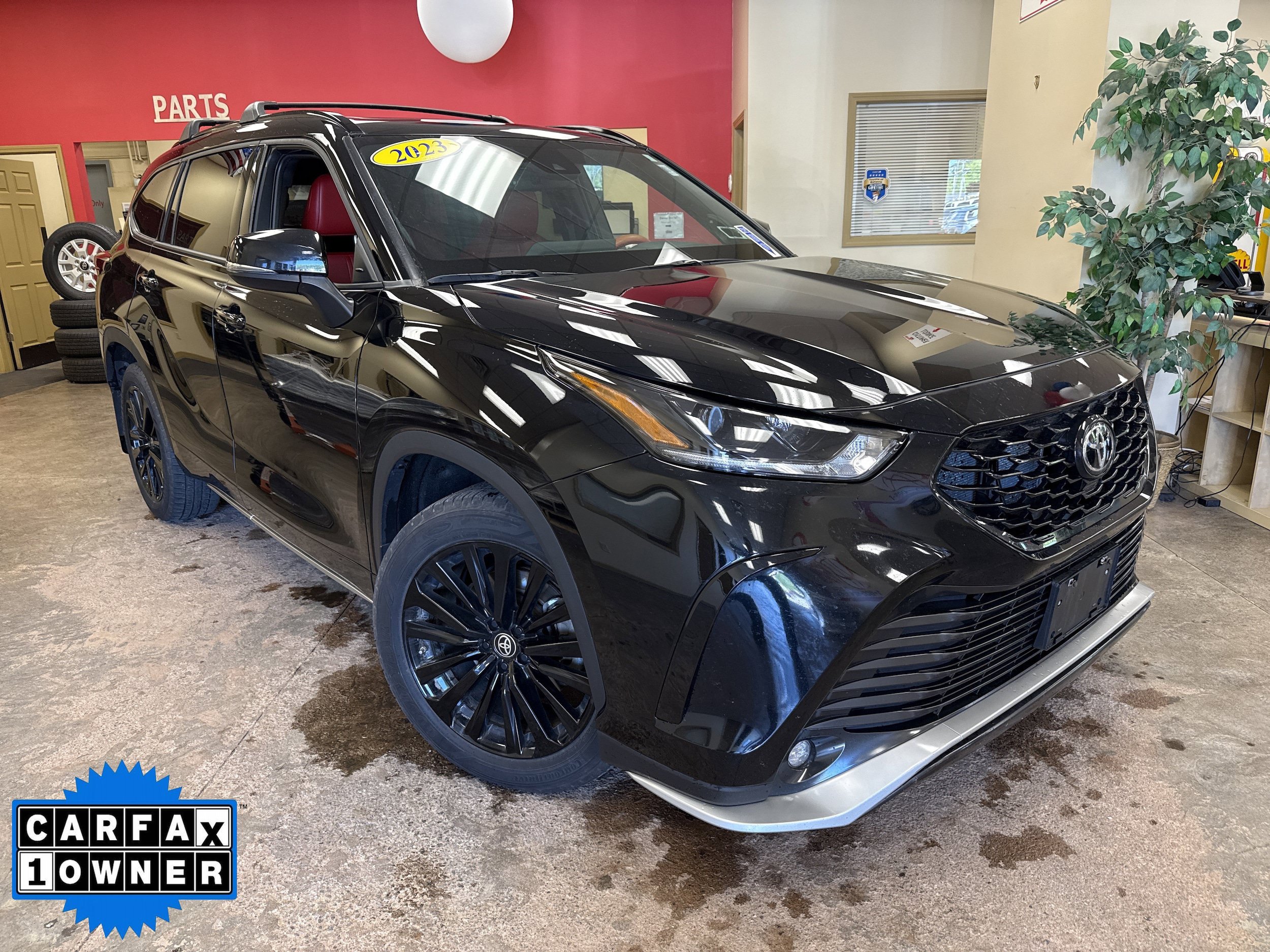 Used 2023 Toyota Highlander XSE AWD/4WD image 1