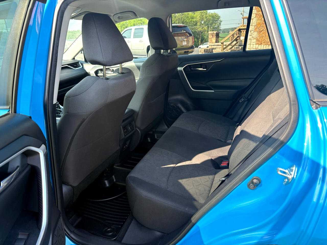 Used 2021 Toyota RAV4 XLE image 17