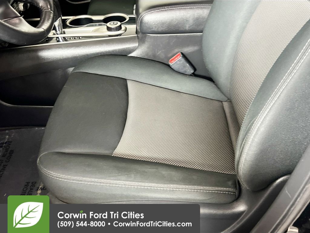 Used 2018 Nissan Pathfinder SV image 21