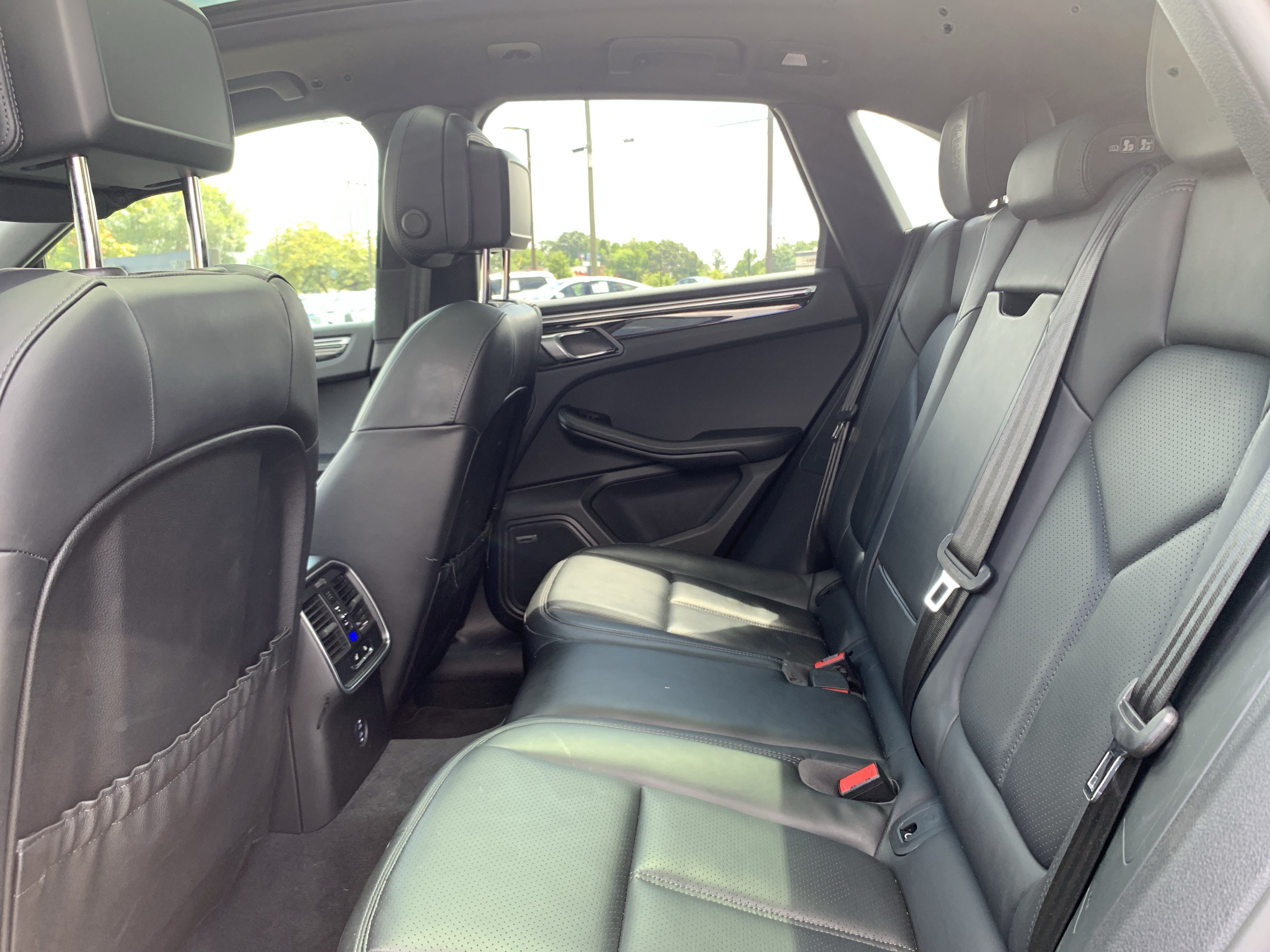 Used 2024 Porsche Macan AWD/4WD image 32