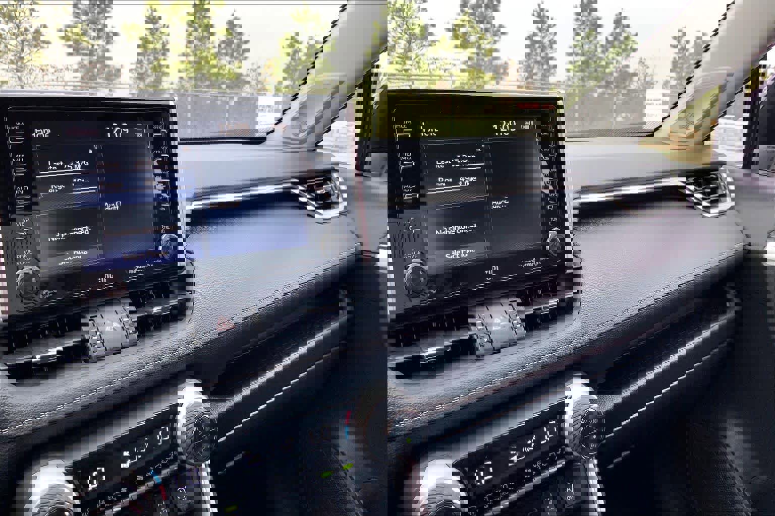 Used 2021 Toyota RAV4 XLE Premium image 34