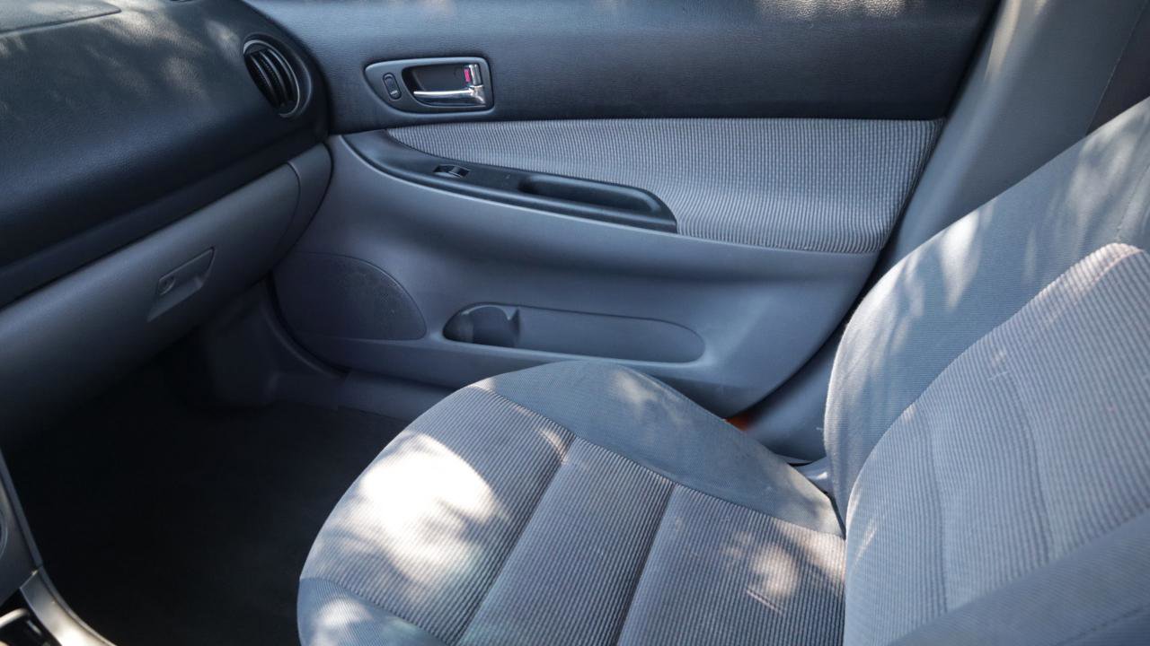 Used 2004 MAZDA MAZDA6 i FWD image 12