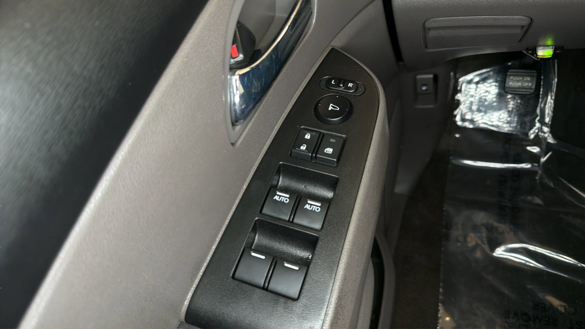 Used 2014 Honda Odyssey Touring image 19