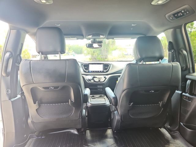 Used 2022 Chrysler Pacifica Touring-L w/ S Appearance Package FWD image 10
