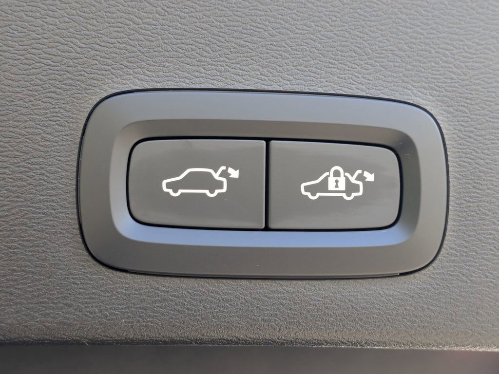 New 2026 Volvo XC40 B4 Plus w/ Protection Package Premier image 14