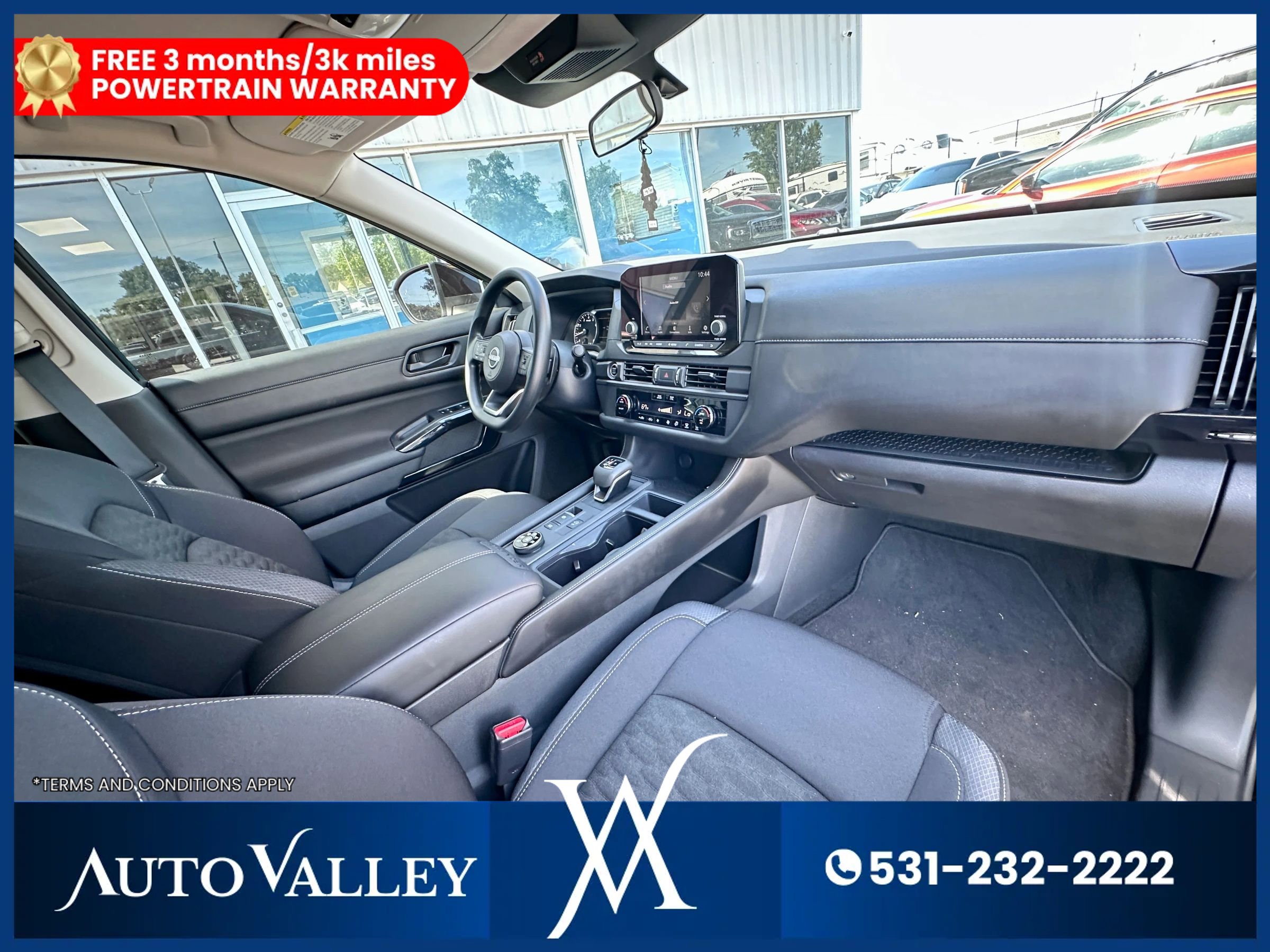 Used 2024 Nissan Pathfinder S image 18